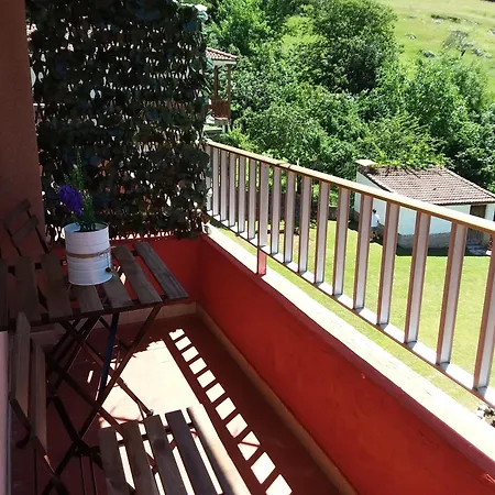 Pisos De Pin Apartment